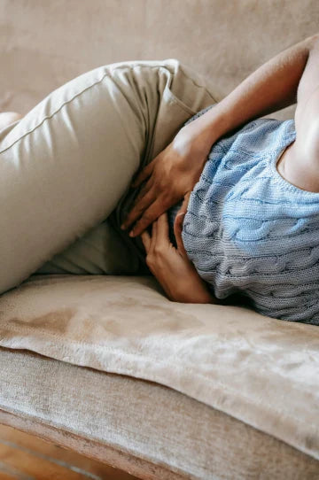 Period Pain & Travel: Hacks for an On-the-go You for a Soothing & Safe Period